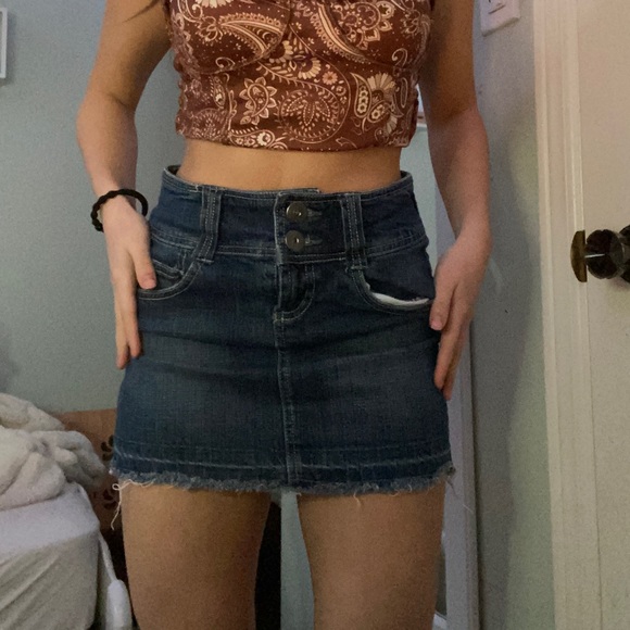 Cute Y2k denim skirt! - Picture 2 of 2